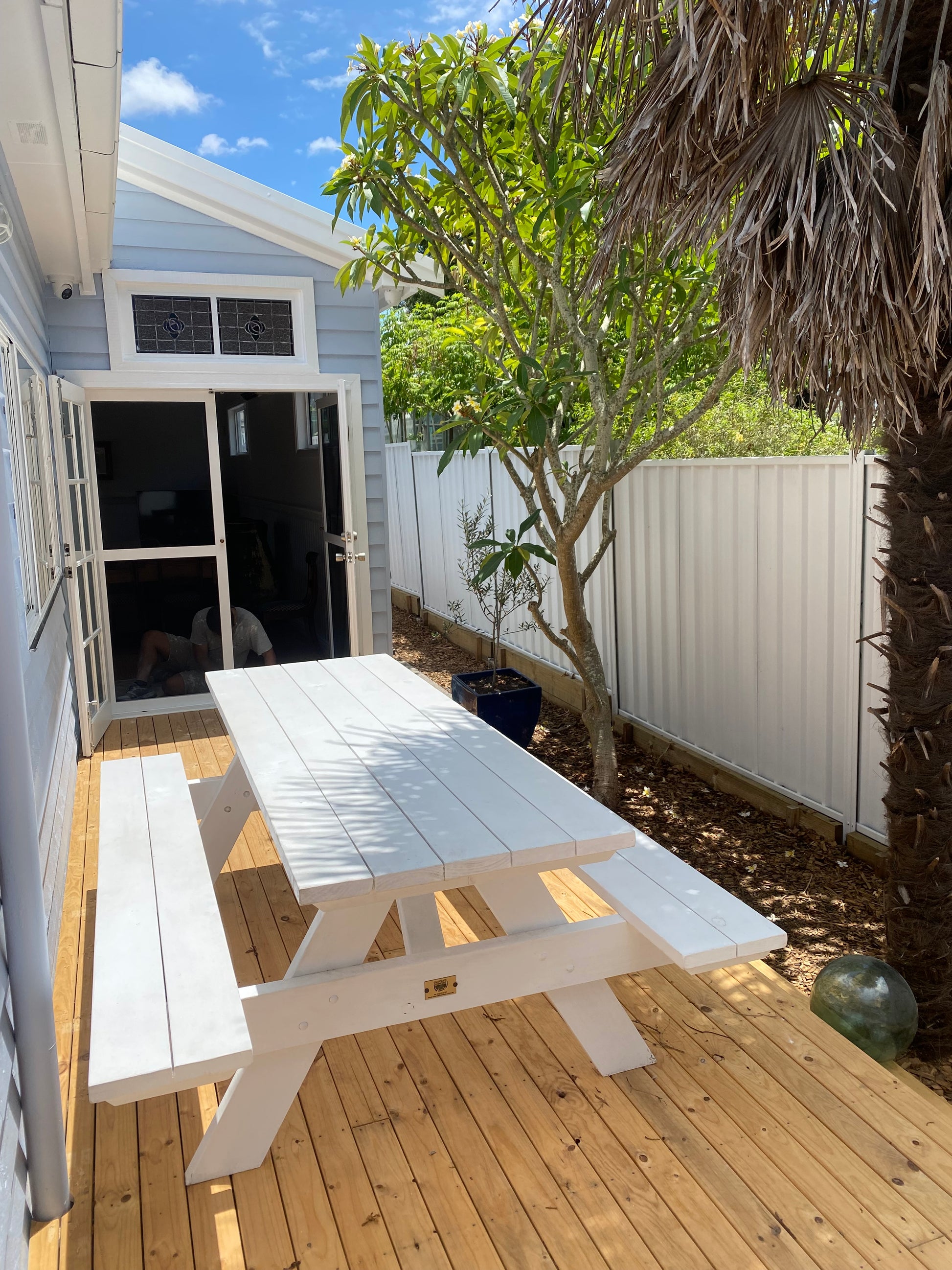 Premium painted white picnic table built for hotel courtyards and guest outdoor seating areas requiring long-lasting performance and a clean, elegant appearance in Australia